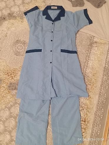 Tibbi forma dəsti – açıq mavi rəngdə, tünd mavi detallarla. - 2