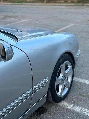 afdamabiler: Mercedes-Benz E 220: 2.2 l | 2000 il Sedan — 3