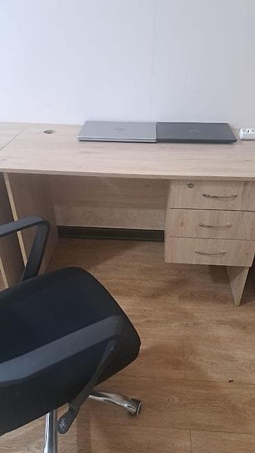 2el mebeler: Ofis mebelləri dəsti Tərkib: - Ofis kreslosu (böyük) - 3ədəd -Ofis — 4