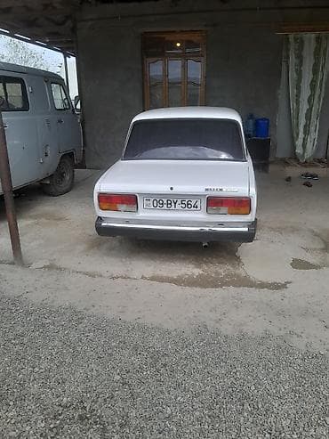 2ci el motor: Lada 2107, ağ rəng. Sedan kuzov, arxa ötürməli. Mexaniki transmissiya — 2