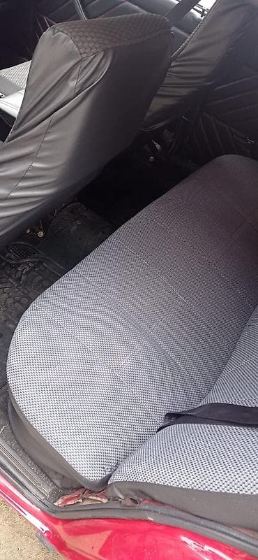 07 maşını: VAZ 2107 sedan – klassik dizaynlı, qırmızı rəngli. Texniki və xarici — 5