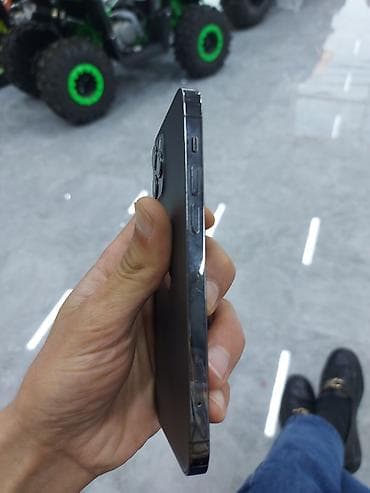 xiomi 14t pro: IPhone 12 Pro, Graphite — 4