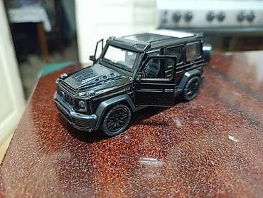 Metall oyuncaq maşın – off-road SUV modelinin detalı miniatura -