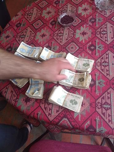 kohnə pullar: Məhsul: Köhnə Azərbaycan manatları (1 manatlıq banknotlar) Təsvir: - — 6