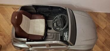 masin ucun xor xor: Uşaqlar üçün nəzərdə tutulmuş bu elektrikli minik avtomobili gümüşü — 3