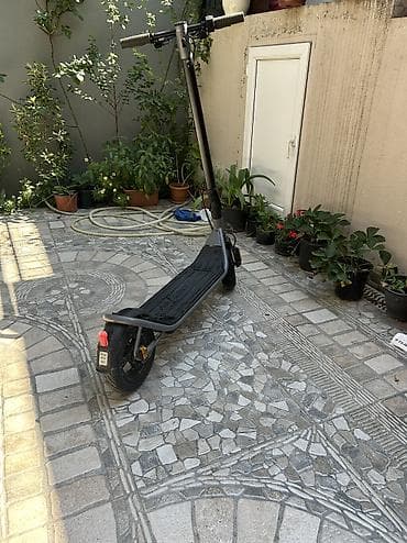 İşlənmiş Elektrik samokat 10", 351 - 500 Vt, 16 - 25 km/s, Ünvandan götürmə — 1