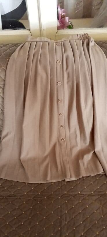 Bej rəngli ətək - Klassik düz kəsim, ön hissədə düymə sırası - Yüngül