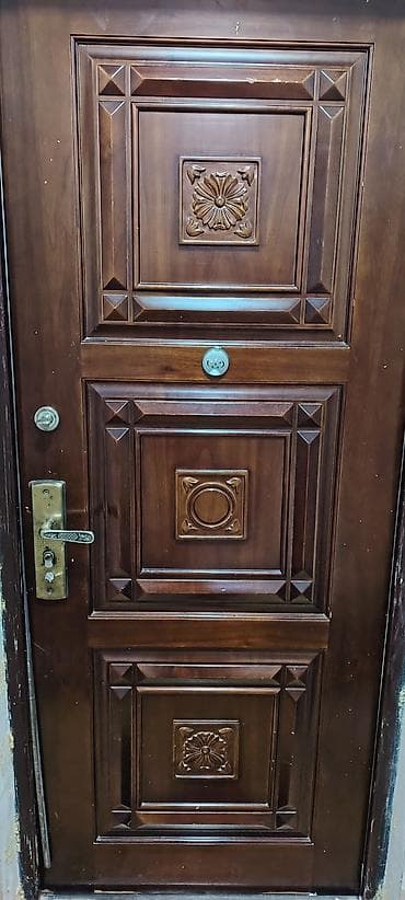 Taxta üslubunda giriş qapısı - Material: metall konstruksiya, taxta