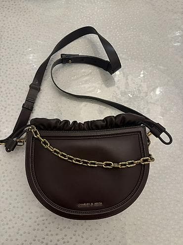 bordo canta: Çiyin çantası, Charles & Keith — 1
