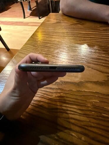 Mobil telefonlar: IPhone 11, Qara, Face ID — 3