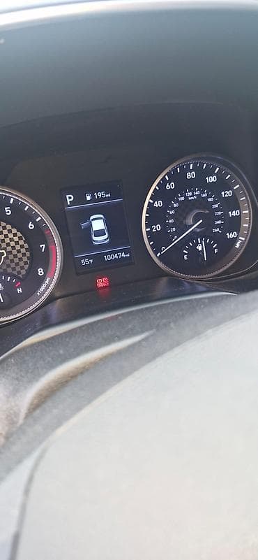 hundai acsent: Hyundai Elantra sedan – gümüşü rəng, modern dizaynlı ön barmaqlıq və — 7