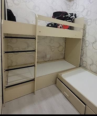 İkımertebe kravat matras yoxdu qıymet 120 AZN.olcu 85*1.85 Unvan — 1