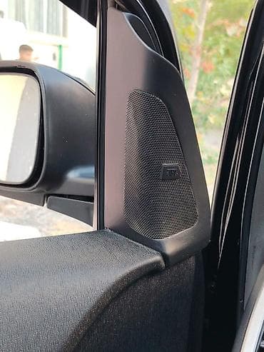 prius yan guzgu: Toyota Prius hibrid hatchbek - Korpus: qara rəng, arxa spoyler və — 5