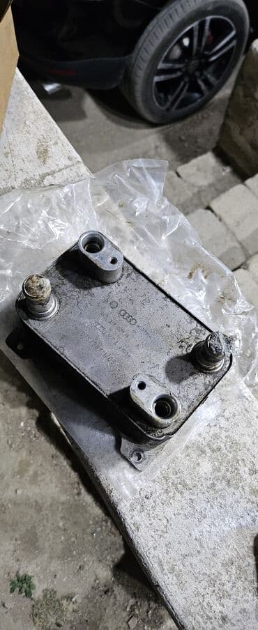 kutikul üçün yağ: Volkswagen Passat B6 yag radiatoru.Orginal vin kod detalin ustunde. Oz — 1