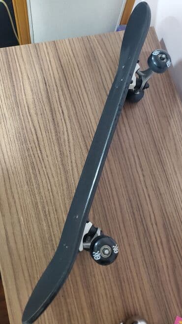 купить скейтборд в баку: Skateboard – qara rəngdə, kəllə-sümüklü naxışlı dizayn Продаю скейт — 4