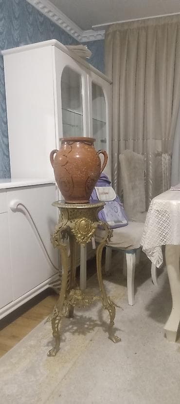 pul gulu: Bir vaza, Keramika — 1