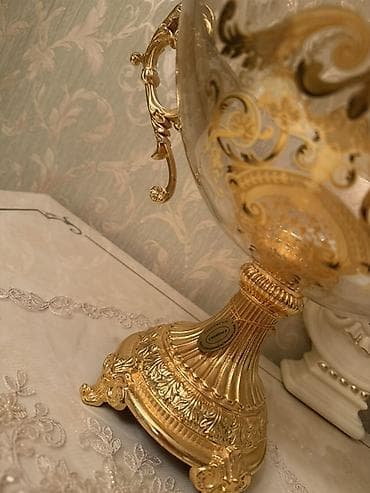 şirniyyat vitrin: Qızılı naxışlı dekorativ vaza və meyvə qabı dəsti - Tərkib: 1 ədəd — 6