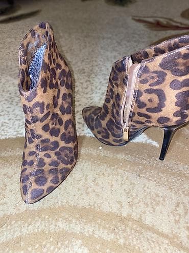 qara ketler: Birinci kablok 37 razmer- 5 azn 2ci tiqrovy ayaqqabı 37 razmer- 5 azn — 3