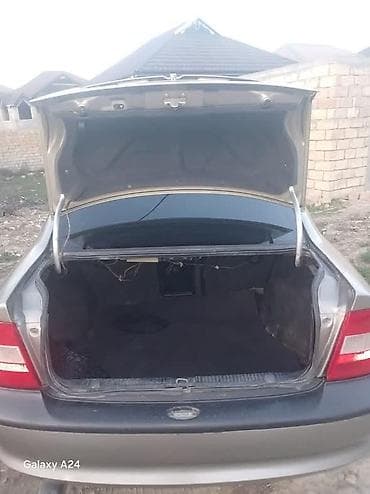 disk teker r15: Opel Vectra sedan - Kuzov: 4 qapılı sedan, tünd boz rəng - Mühərrik — 5