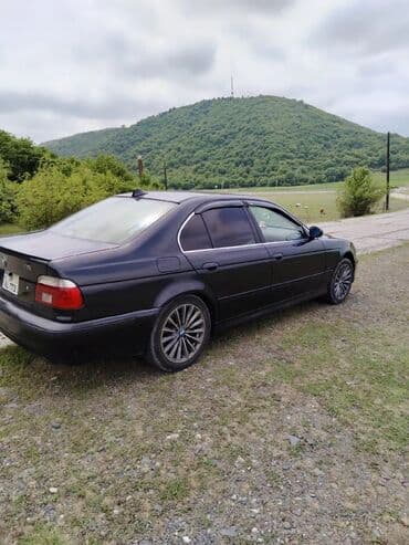 suse balon: BMW 5 Seriyası (E39) sedan - Kuzov: qara rəng, M paket ön bamper və — 3