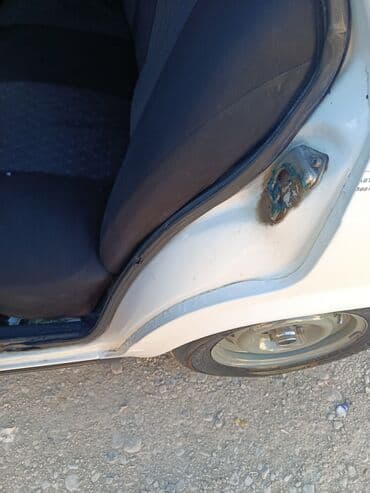 xirdalan heyet evi type 1: VAZ 2107, ağ rəng, sedan kuzov. - Xarici görünüş: ağ boya, xromlu ön — 10