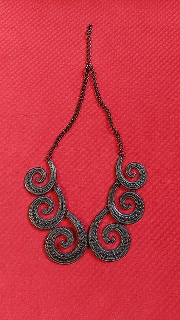 Qara metal bəzəkli kolye