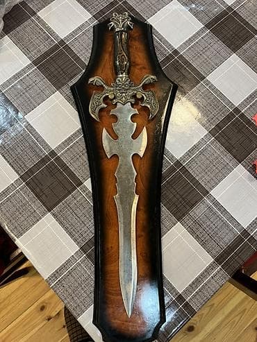 Bayram məhsulları: Dekorativ divar qılıncı – taxta lövhə üzərində - Unikal dizaynlı — 1