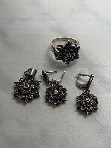 zergerlik: Dəstə daxildir: Üzük, Gümüş, 925 Əyar — 2
