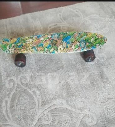 Mini kruizer tipli skeytbord - Gövdə: rəngarəng, qrafikli plastik