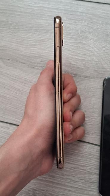 en ucuz ayfonlar: İki telefon bir yerdə satılır – iPhone XS Max və Samsung Galaxy S20 — 10