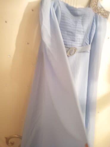 nişan donları 2023: Mavi rəngdə, uzun ziyafət/libas. - Model: Asimmetrik kəsimli, döş — 2