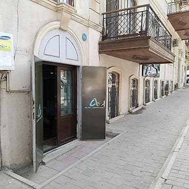 mebel fabrikləri: Icarəyə verilir – kiçik ofis sahəsi Ünvan: mərkəzi küçəboyu piyada — 2