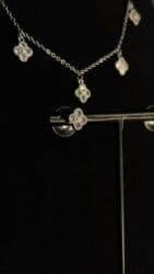 oğlan sepləri: Qadın bəzək dəstləri və aksesuarları 1) Qızıl rəngli zəncir üzərində — 10