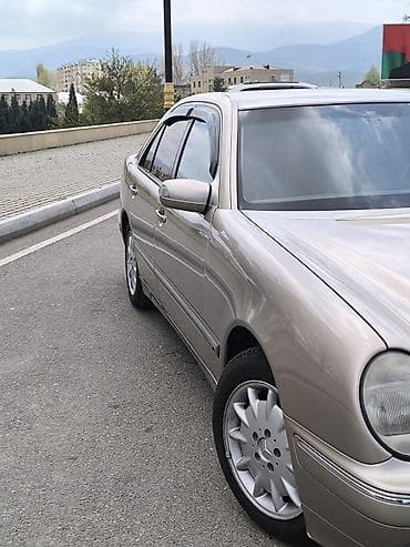 mercedes ml: Mercedes-Benz E 240: 2.4 l | 2000 il Sedan — 8