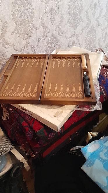 Ağacdan oyma nərd dəsti 2 ədədir - Material: təbii ağac (şəffaf lakla