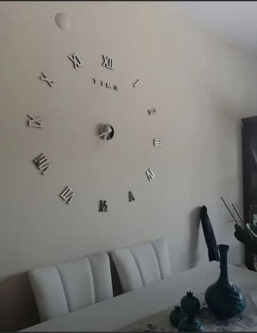 3d saat: Divar saatı 3D Gümüşü Plastik materialdandır və güzgü kimi — 2