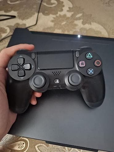 Sony DualShock4 a class 2 aydı alınıb çox az işlenib cızığı bele yoxdu