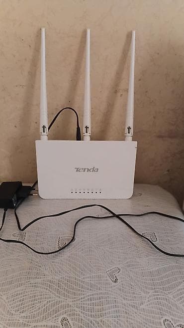 komputer dizustu: Tenda Wi‑Fi router - Model: Tenda (üç xarici antenalı) - Tezlik: 2.4 — 1