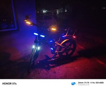 kreditlə sintezator: LED işıqlarla təchiz edilmiş xüsusi dizayn velosiped - Korpus — 3