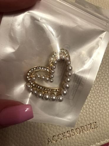 Qızılı rəngli ürək formalı bəzək sancağı Həzi Aslanov metrosunun — 3