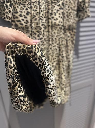 rm butik instagram: 2 paltar, 40-42 olcuye gedir. Tezedir. Geyilmeyib. Birinin ustunde — 4