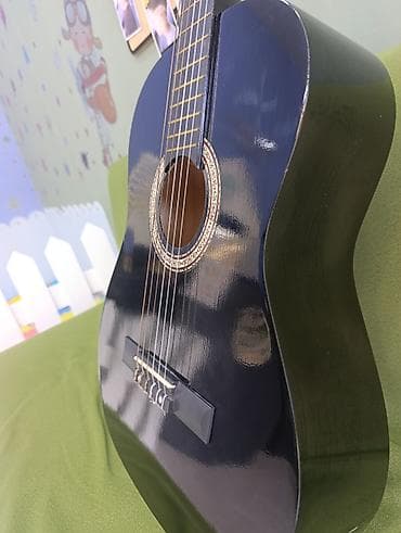 elektro gitarlar: Klassik akustik gitara – qara rəng - Korpus: tam ölçülü klassik — 4