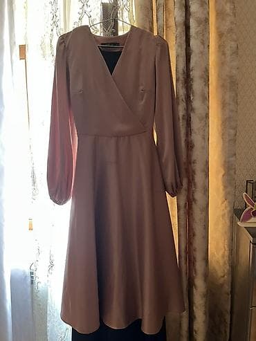 smart saatlar ucuz: Zərif dizaynlı qadın paltarı - Rəng: pudra/şam‑qızılı ton - Model — 1