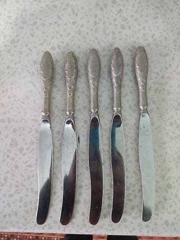 Antik gümüş picaq yaxşı vezyetde her birinin qiyməti 50 azn