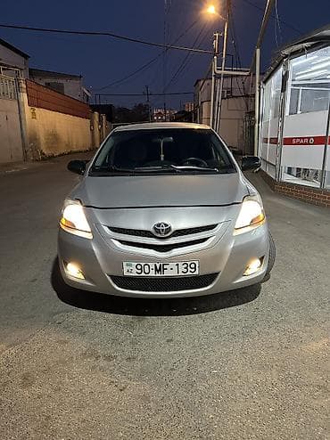 aftamabiller: Toyota Yaris: 1.3 l | 2007 il Sedan — 1