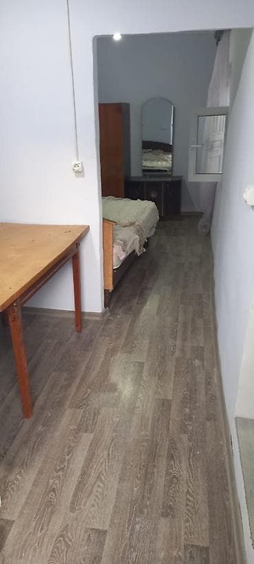 corat kiraye ev: 1 otaqlı mənzil – tam mebellidir Planlaşdırma: - Kiçik dəhlizdən — 3