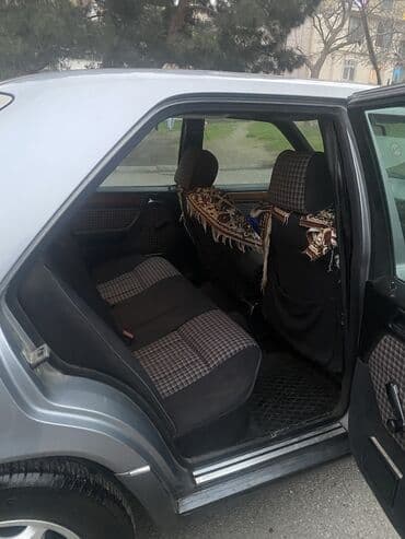 nolyeddi sekilleri yukle: Mercedes-Benz E 230: 2.3 l | 1992 il Sedan — 10