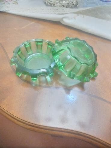 Yaşıl şüşədən hazırlanmış 2 ədəd dekorativ külqabı dəsti. - Material