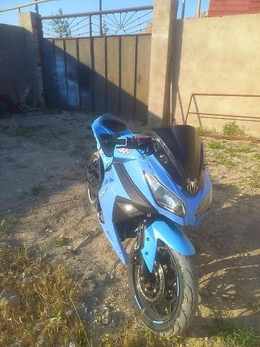125cc moped: Yamaha — 4