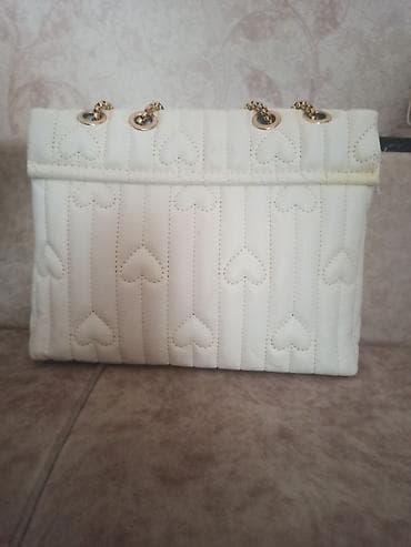 Ağ rəngli zəncirli çiyin çantası - Material: yumşaq quilted